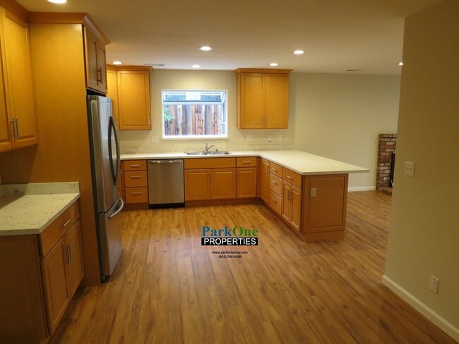 Building Photo - 5446 Louisiana Dr