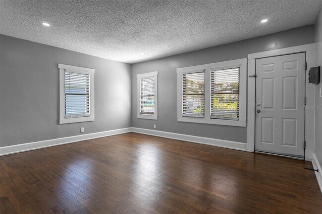 Foto del edificio - 448 24th St N