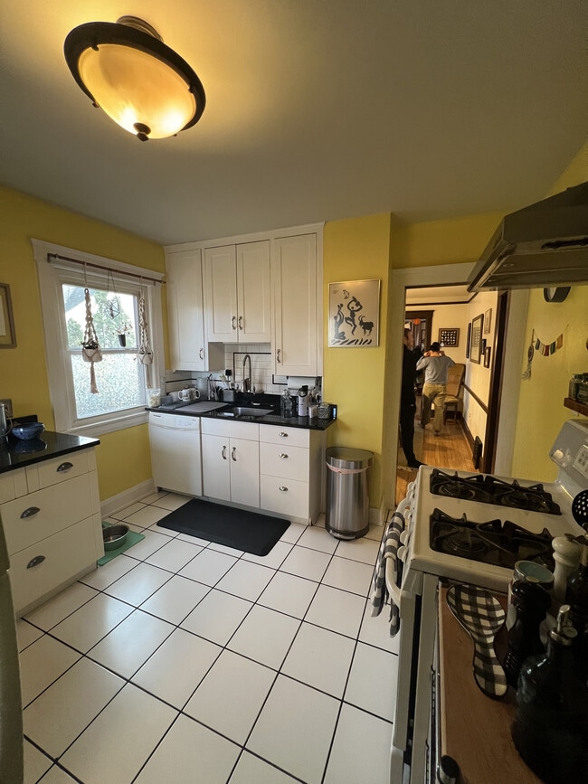 Building Photo - 436 Withington St