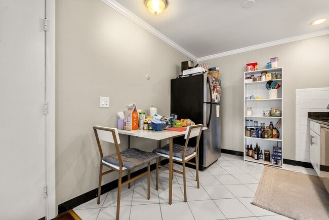 Building Photo - 71 Oxford Ave