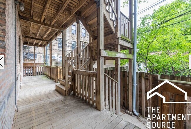 Foto del edificio - 1758 W Montrose Ave