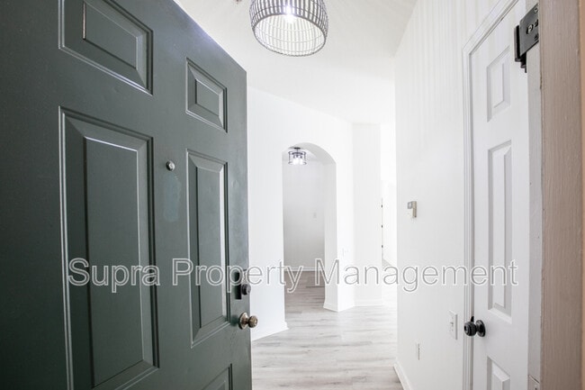 Building Photo - 7990 Baymeadows Rd E