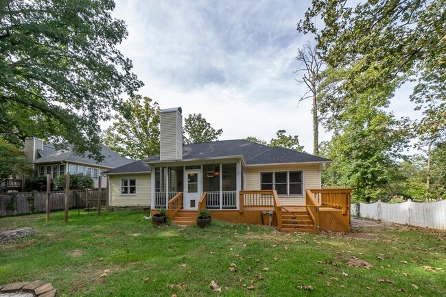 Building Photo - This delightful 4 bedroom, 3 bathroom home!