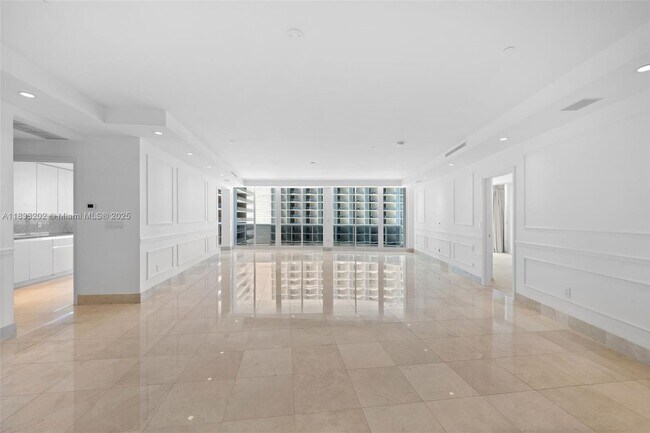 Foto del edificio - 9601 Collins Ave