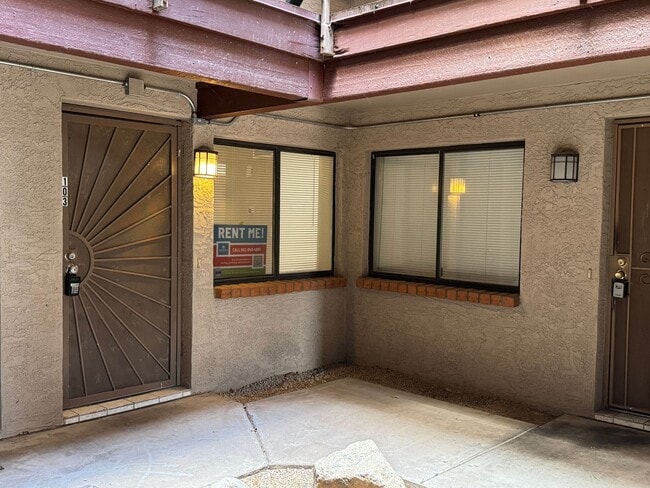 Building Photo - 2 Bedroom in the El Tovar Condominiums Nea...