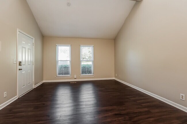 Foto del edificio - 747 Lake Terrace Dr