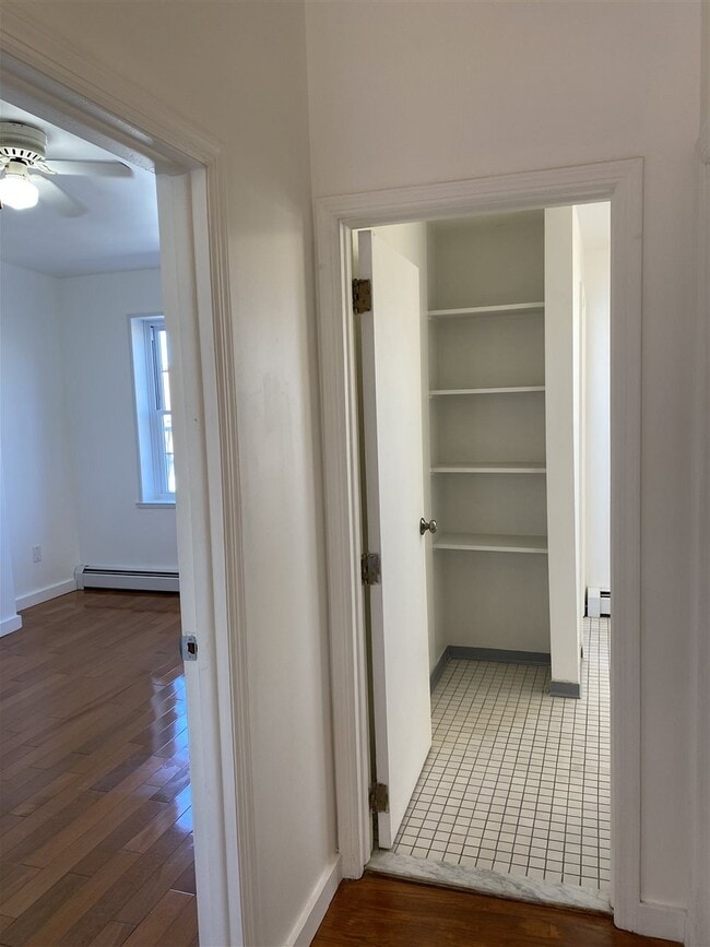 Building Photo - 332 2nd St
