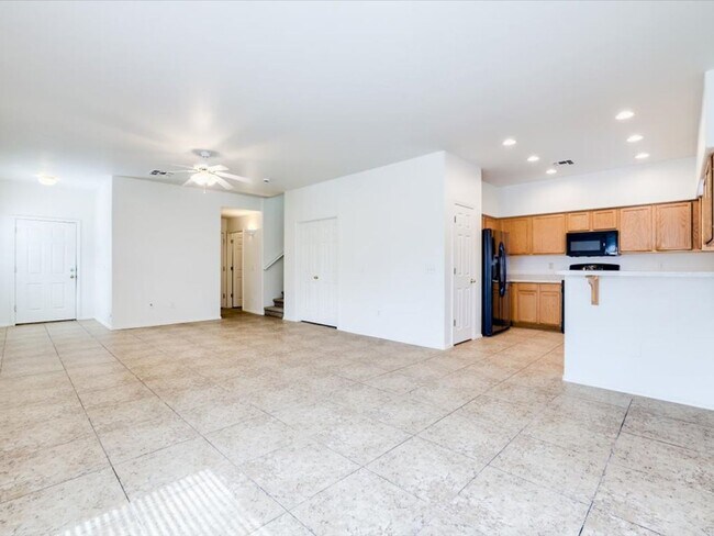 Foto del edificio - 4 bedroom 2.5 Bath