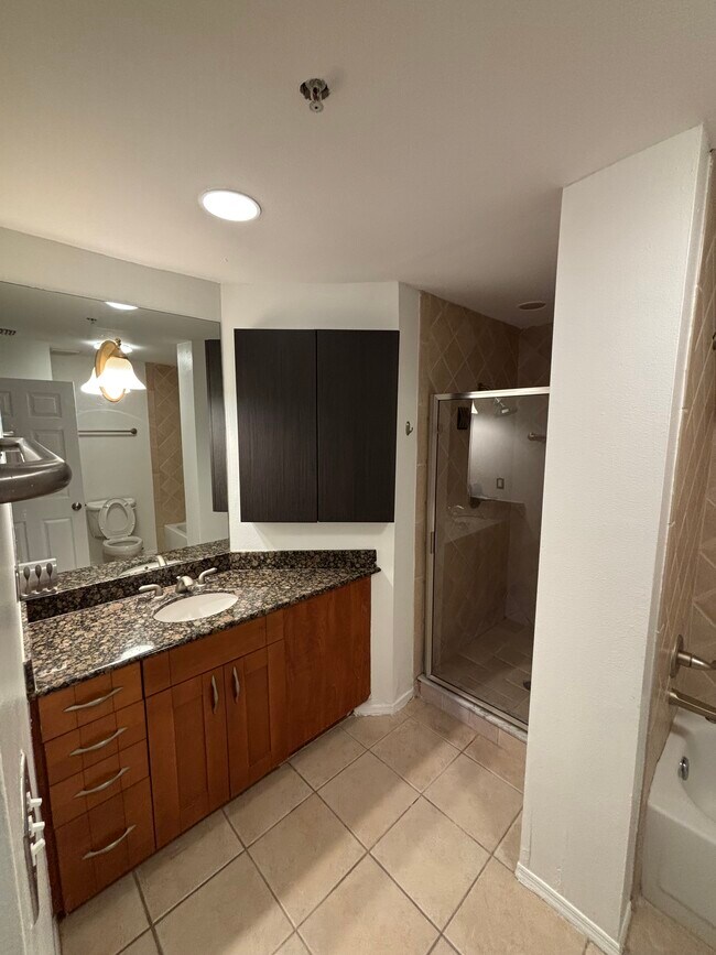 Foto del edificio - 2400 Feather Sound Dr