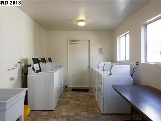 laundry facilities - 4260 Clayton Rd