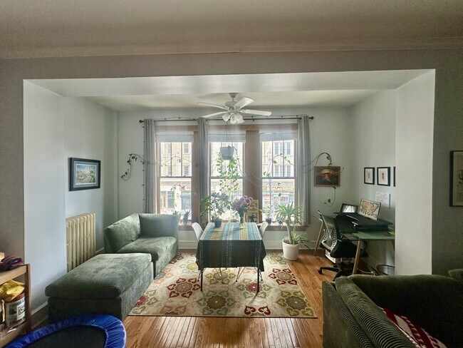 Foto del edificio - 1048 W Bryn Mawr Ave