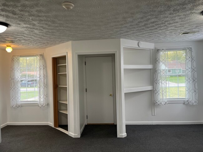 Building Photo - 13050 Beeson St NE