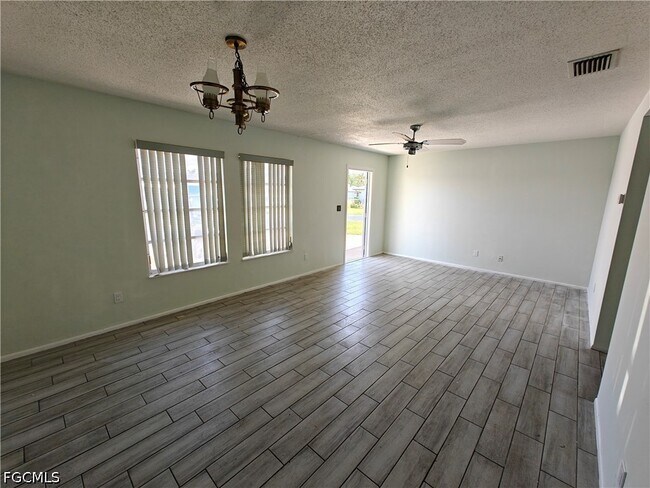 Building Photo - 26 Temple Ct