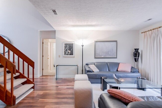 Foto del edificio - 101 Silverleaf Ln