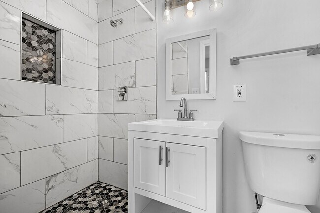 Foto del edificio - Beautifully Renovated 3 Bedroom 2.5 Bathroom Rental with study in McElderry Park VOUCHER Holders ...