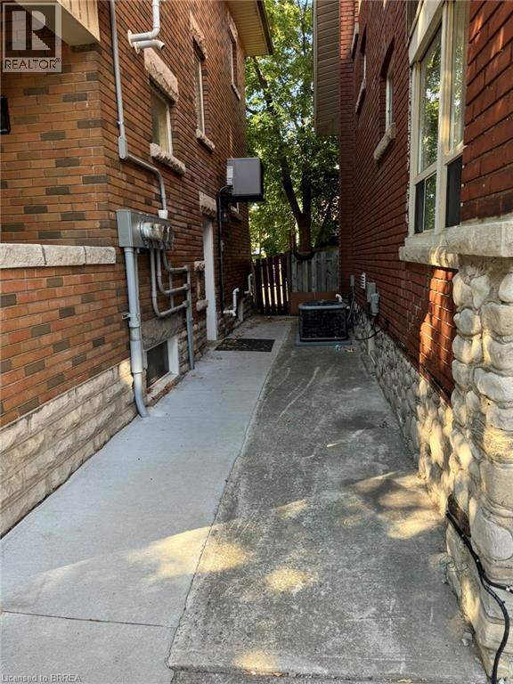 Building Photo - 266 Dalhousie St