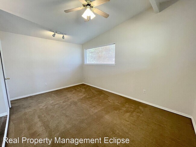 Foto del edificio - 3 br, 1 bath House - 14221 SE 41st St.