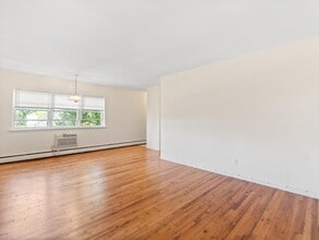 Building Photo - 239 Crescent Ln