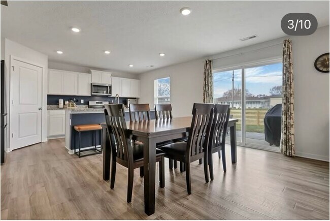 Building Photo - 380 Trinity Wy E