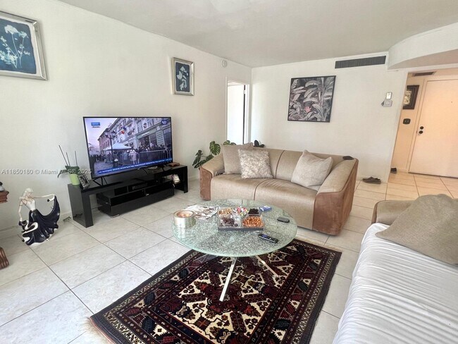 Foto del edificio - 100 Golden Isles Dr