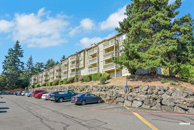 Foto del edificio - Charming 2BR Condo in Bremerton