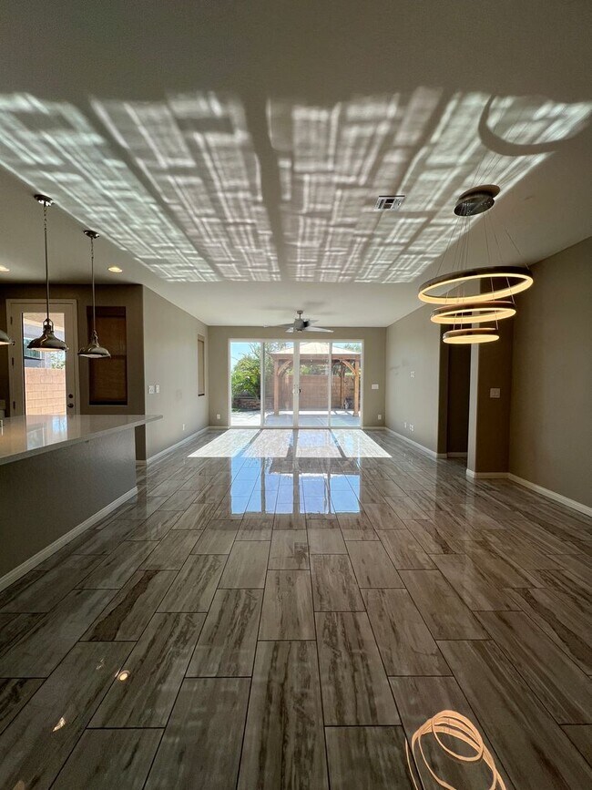Building Photo - Truly Fabulous 3 Bed 2 Bath One Story Home!