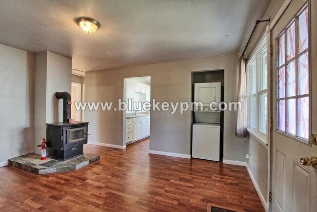 Foto del edificio - Updated 2 Bed, 1 Bath Bungalow in Harney H...