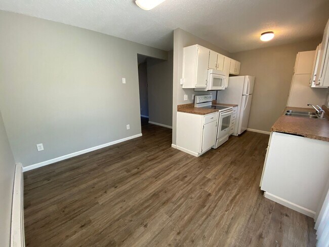 Building Photo - 3 Bedroom Townhome in West Fargo - MOVE IN...