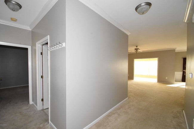 Building Photo - 2237 Locksley Woods Dr
