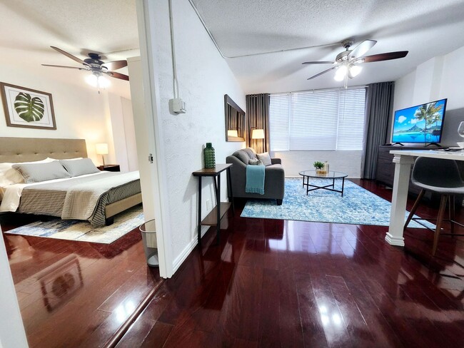 Foto del edificio - Modern Downtown Living with Comfort, Security & Style