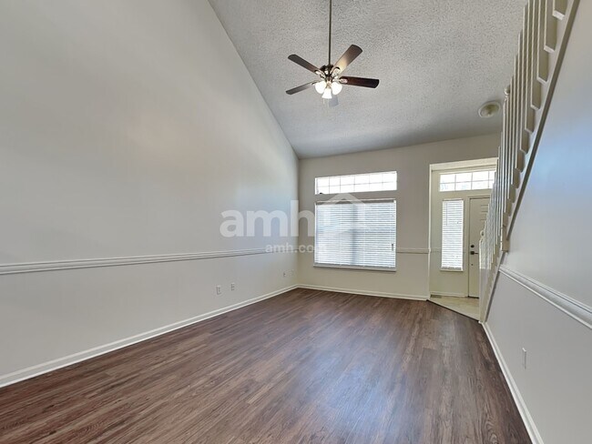 Foto del edificio - 12548 Ayrshire St E