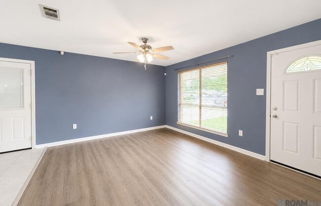 Building Photo - 536 Fountainbleau Dr