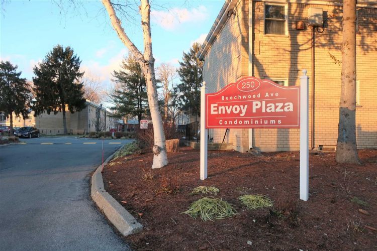 Primary Photo - 250 Beechwood Ave