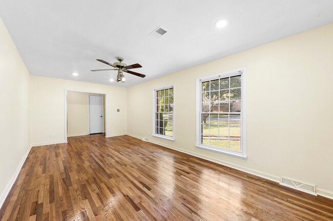 Foto del edificio - 3220 Wiseman Dr