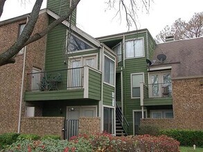 Building Photo - 9815 Walnut St