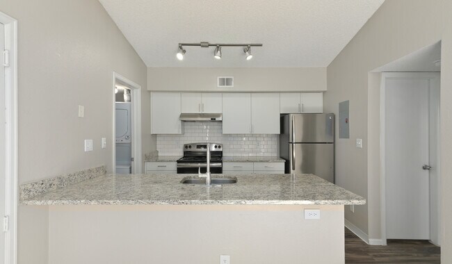 Tu nueva cocina tiene la combinación perfecta de funcionalidad y estilo. - Arcadia Apartment Homes