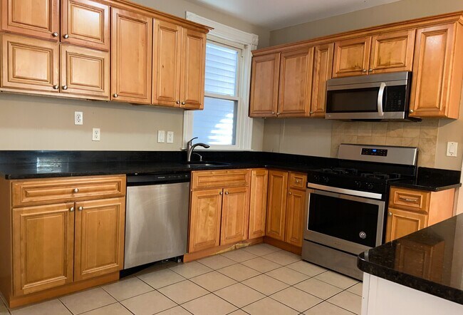 Building Photo - 13 Sachem St