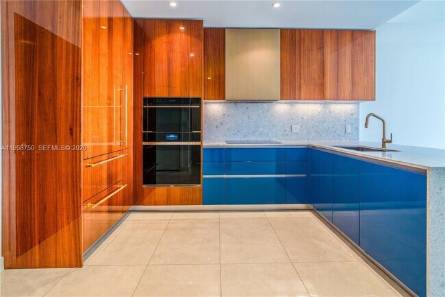 Foto del edificio - 2678 Tigertail Ave