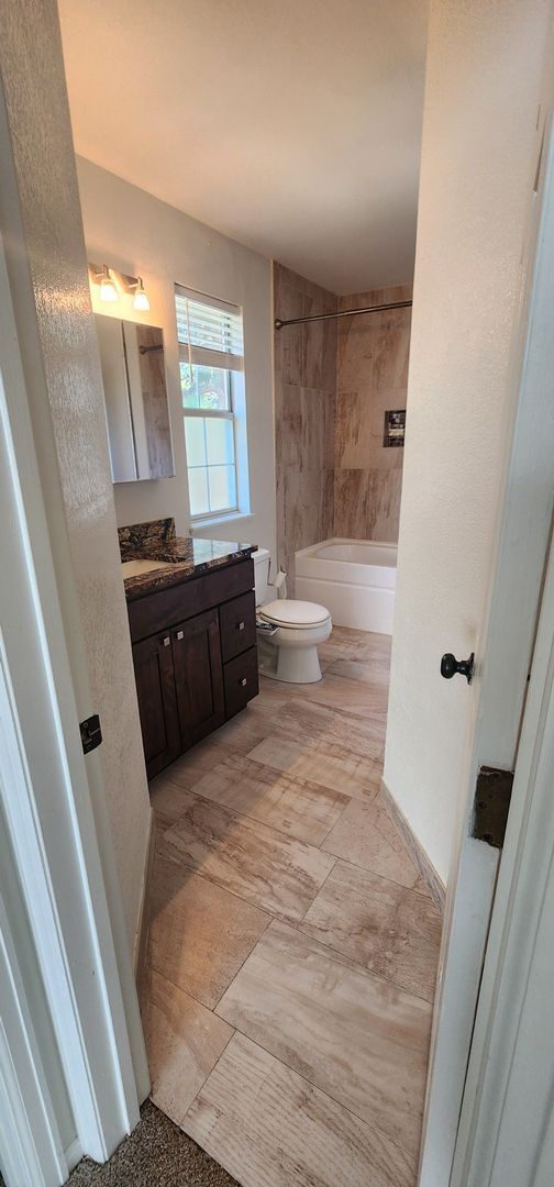 Building Photo - 3 Bedroom Townhome in Denver