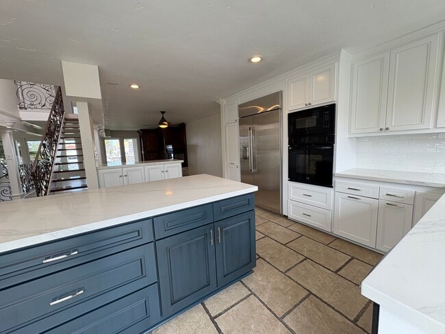 Building Photo - 16355 Wimbledon Ln