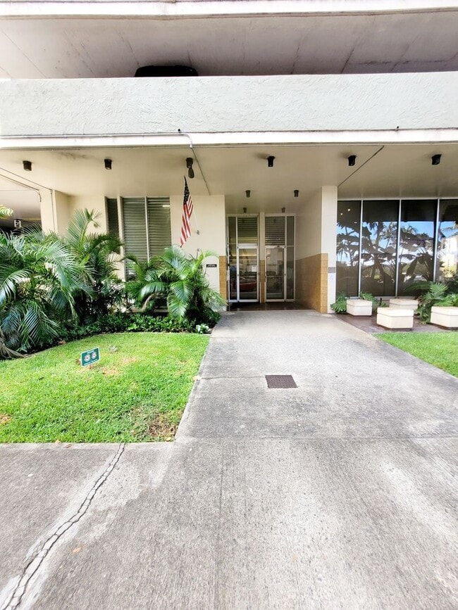 Building Photo - AVAILABLE | Updated Studio | Location: Waikiki, Fairway Villa | Includes: Assigned Parking Space,...