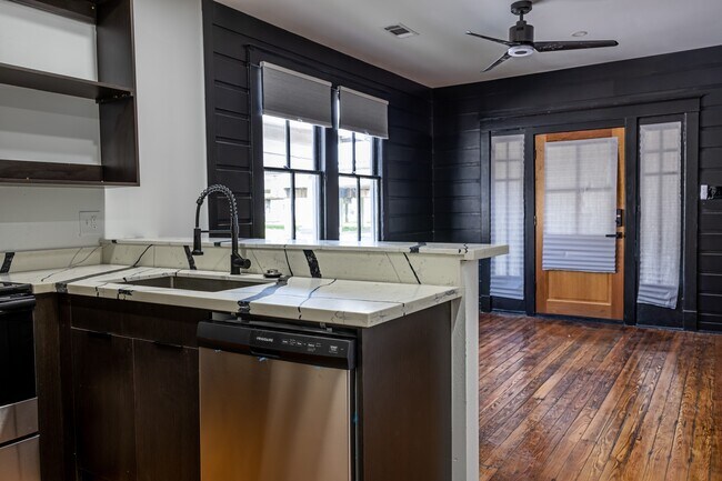 Foto del edificio - 2108 Benefit St