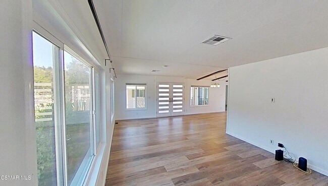 Foto del edificio - 23 Sherwood Dr
