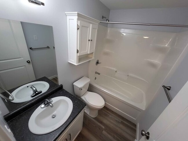 Photo du bâtiment - 1520-1520 Logan Ave