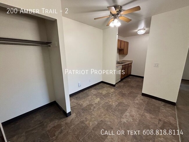 Building Photo - 2 bedroom/ 1 bath apartment in Sun Prairie...