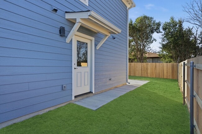 Building Photo - Brand New, Modern, and Ready for You in Temple, TX!