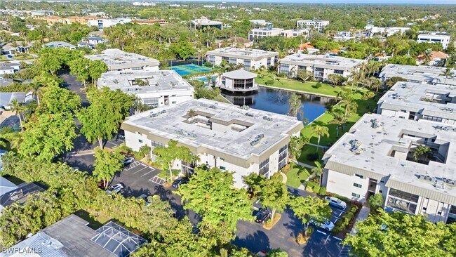 Building Photo - 788 Park Shore Dr