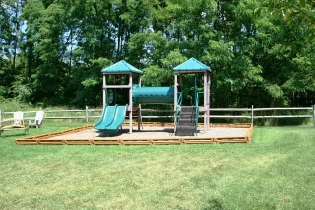 Foto del edificio - 102 Larson Dr