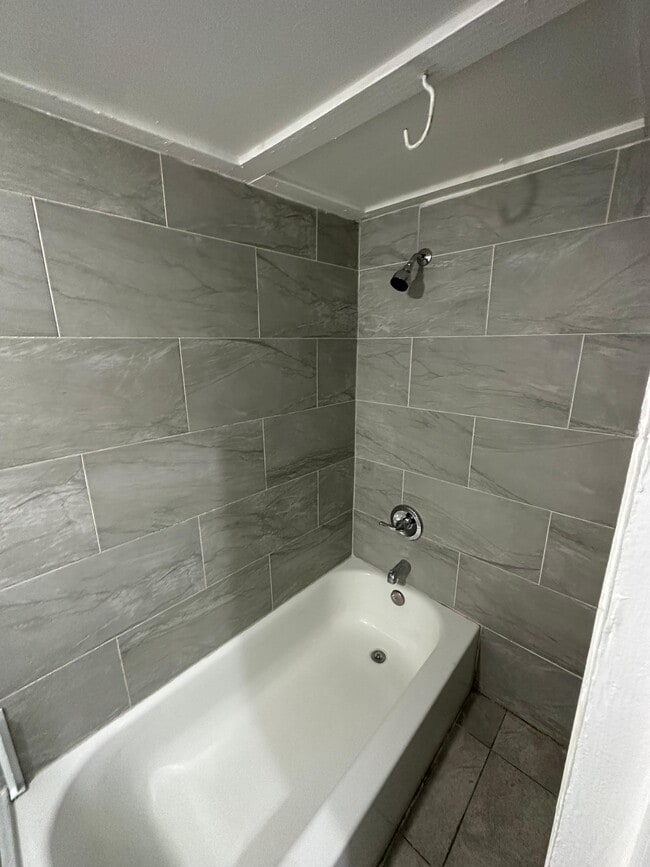 Building Photo - 707 Franklin St