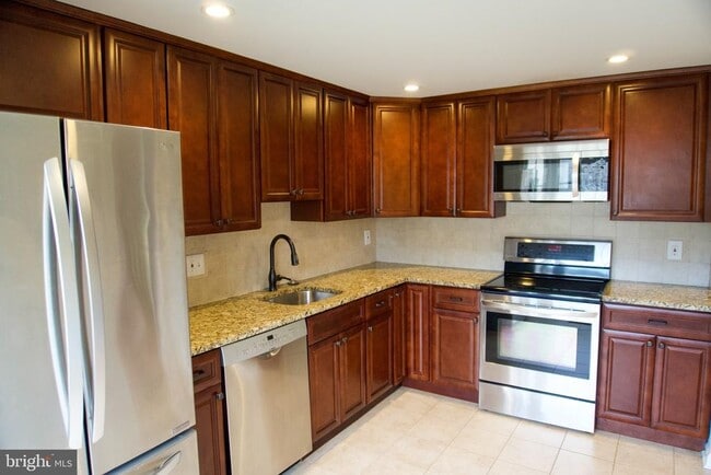 Foto del edificio - 7341 Crestleigh Cir